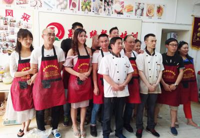 成都小郡肝串串火鍋哪里可以學習正宗底料？短期串串火鍋底料培訓