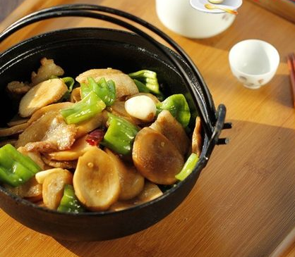 比肉好吃的素菜，干鍋杏鮑菇，健康美味的家常素菜菜譜