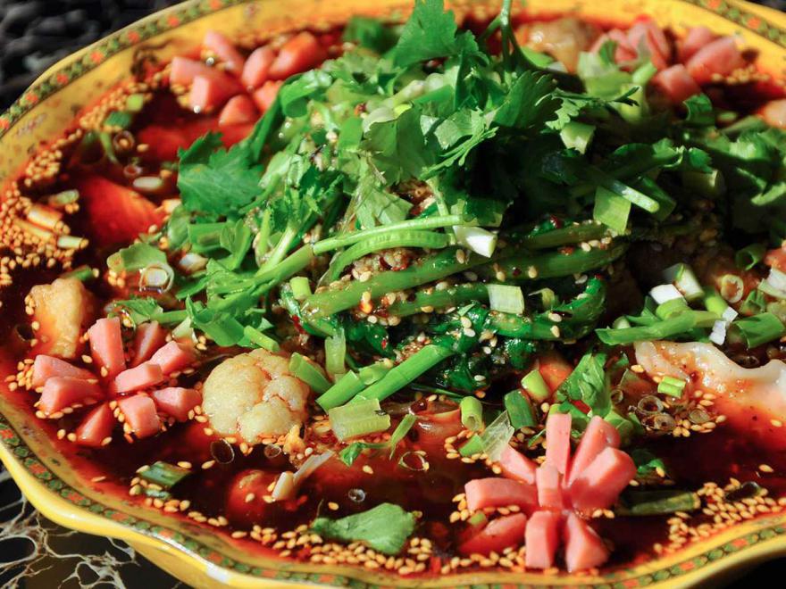 冒菜也叫火鍋菜，是一種燙煮的形式