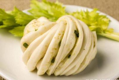 面食如此做才簡單，不發(fā)面、不用煮，比饅頭好吃，比花卷有嚼勁