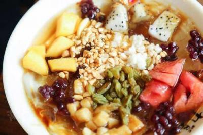 如果想迅速清涼解渴，就學學這道自制冰粉的做法吧