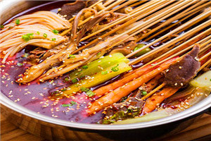 成都串串香底料技術(shù)培訓(xùn)哪里好？熬高湯選材培訓(xùn)