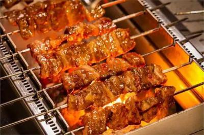 燒烤技術(shù)培訓(xùn)班哪里專業(yè)？全程學(xué)員動(dòng)手操作