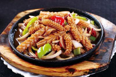 特色小吃鐵板魷魚培訓哪里專業(yè)？一年四季都盈利