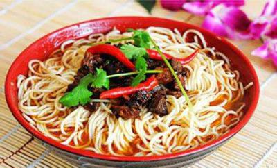 重慶小面技能訓練哪家比較好？成都小吃訓練中心