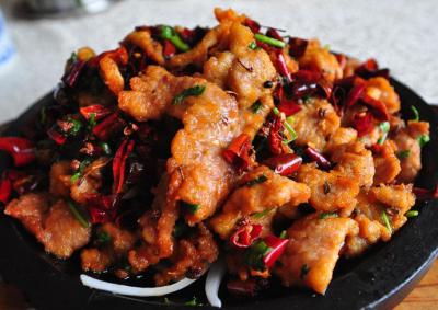 哪里有鐵板魷魚技術(shù)培訓(xùn)學(xué)校？鐵板醬料的調(diào)制