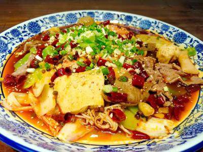 四川麻辣燙技術(shù)培訓(xùn)多少錢？重點(diǎn)學(xué)習(xí)掌握穿串手法