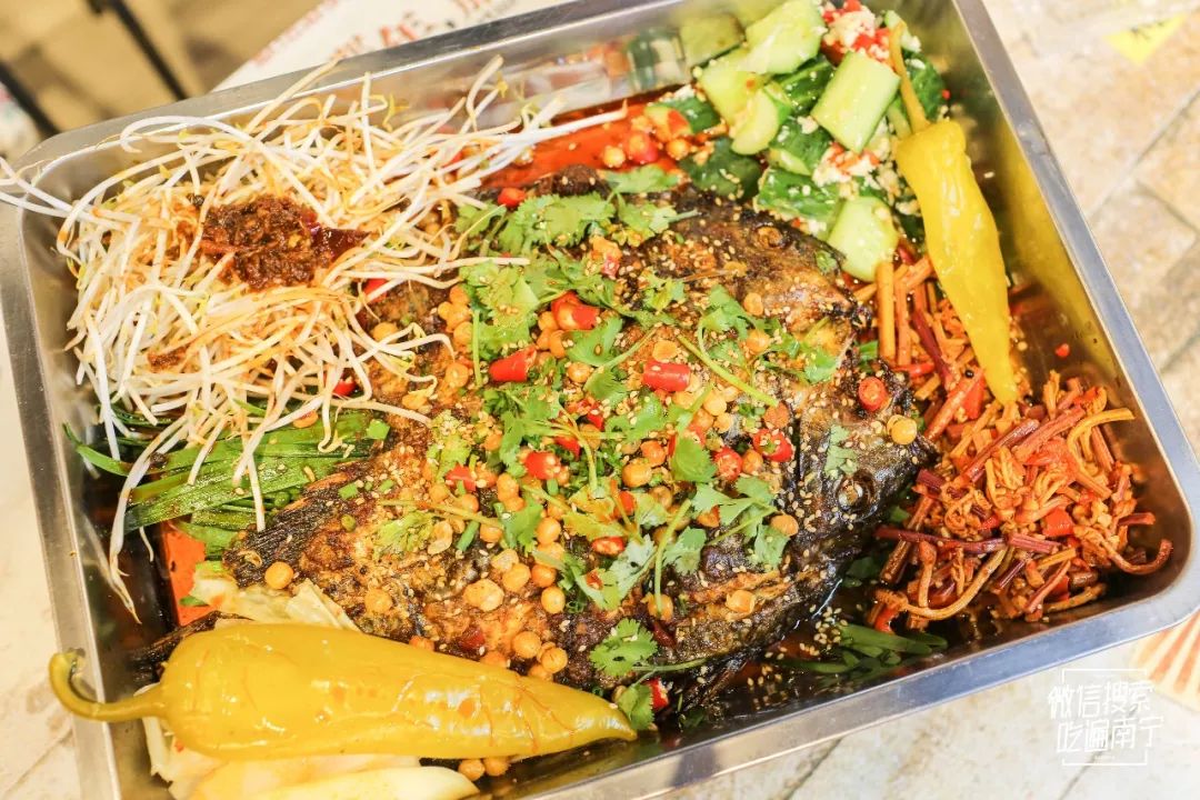 成都學(xué)燒烤烤魚哪里有培訓(xùn)班？烤魚技術(shù)培訓(xùn)學(xué)校哪家好？