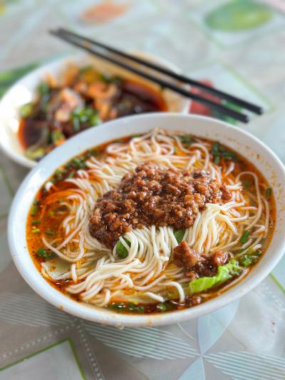 如何挑選優(yōu)質(zhì)早餐技術(shù)培訓(xùn)機(jī)構(gòu)？蜀味緣早餐技術(shù)學(xué)校教學(xué)資質(zhì)與師資力量解析