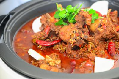 刷刷鍋技術(shù)培訓(xùn)哪里好？成都蜀味緣培訓(xùn)學(xué)校，助您開(kāi)啟餐飲致富路！