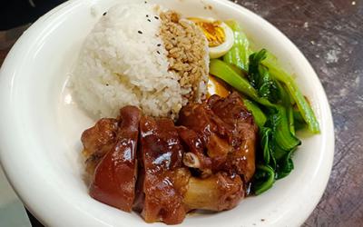  隆江豬腳飯技術(shù)培訓(xùn)班哪里好？成都蜀味緣餐飲培訓(xùn)，正宗手藝學(xué)回家！