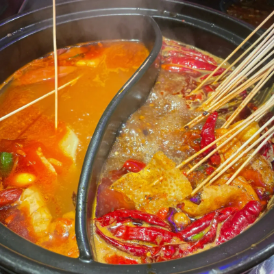 麻辣燙串串香培訓(xùn)多少錢(qián)？蜀味緣餐飲培訓(xùn)學(xué)校詳解費(fèi)用與價(jià)值